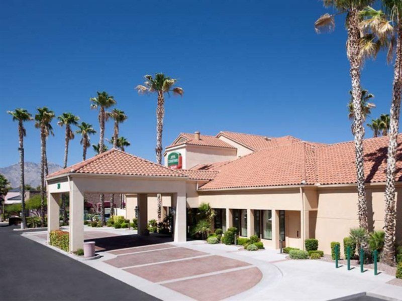 Courtyard By Marriott Tucson Williams Centre Hotel Exterior foto